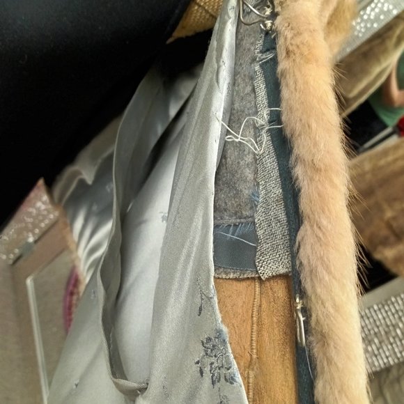 Vintage Fur Label Authority shawl - Picture 6 of 7